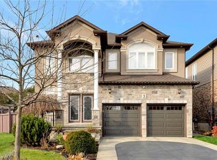 3 Rianna Ct, Hamilton, ON L9B 0G3