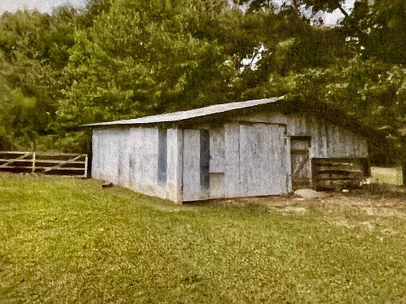 Very sturdy pig/ Horse Barn