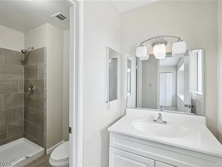 204 Breeze St — Photo 15