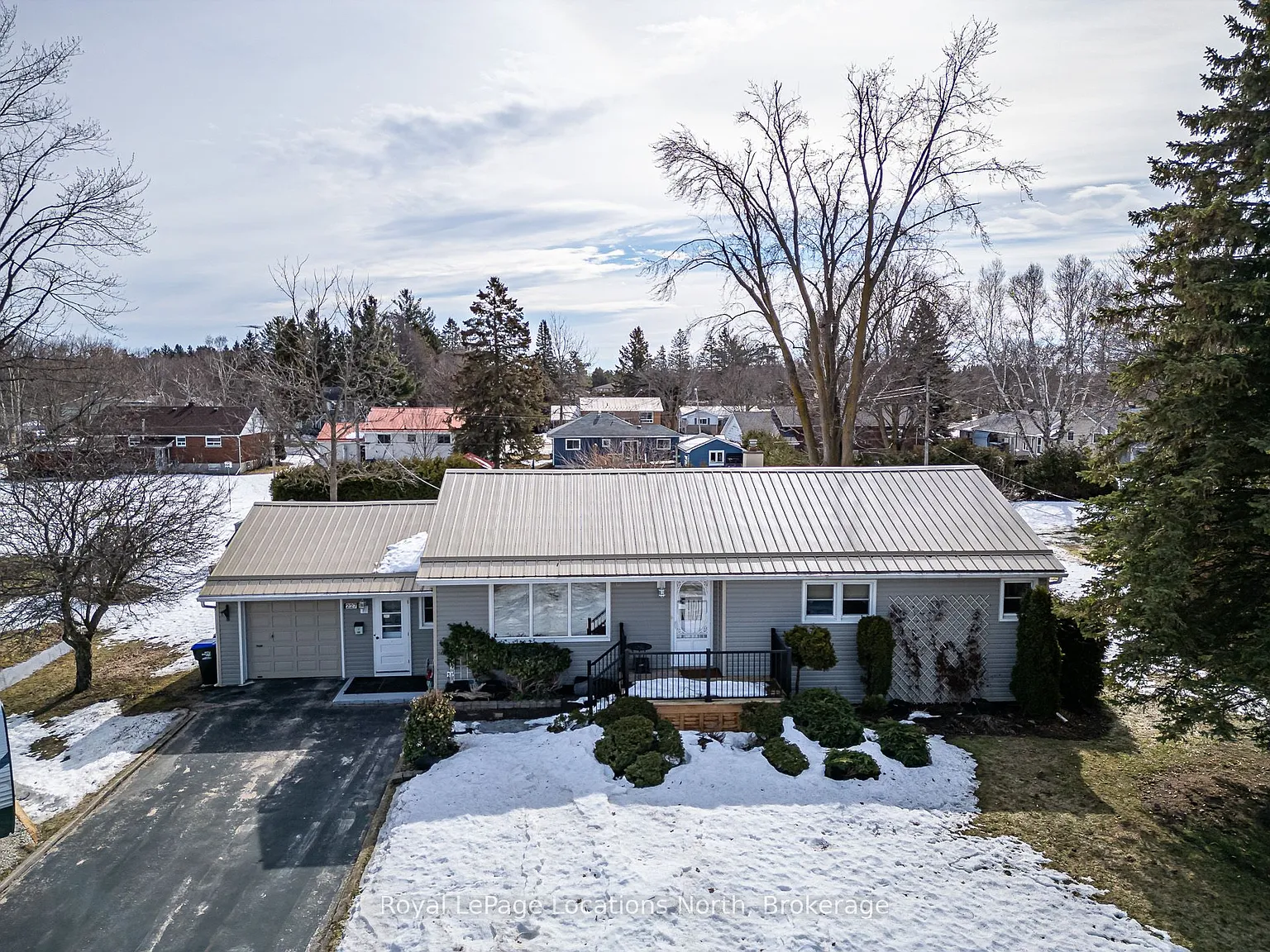 227 Superior St photo 1