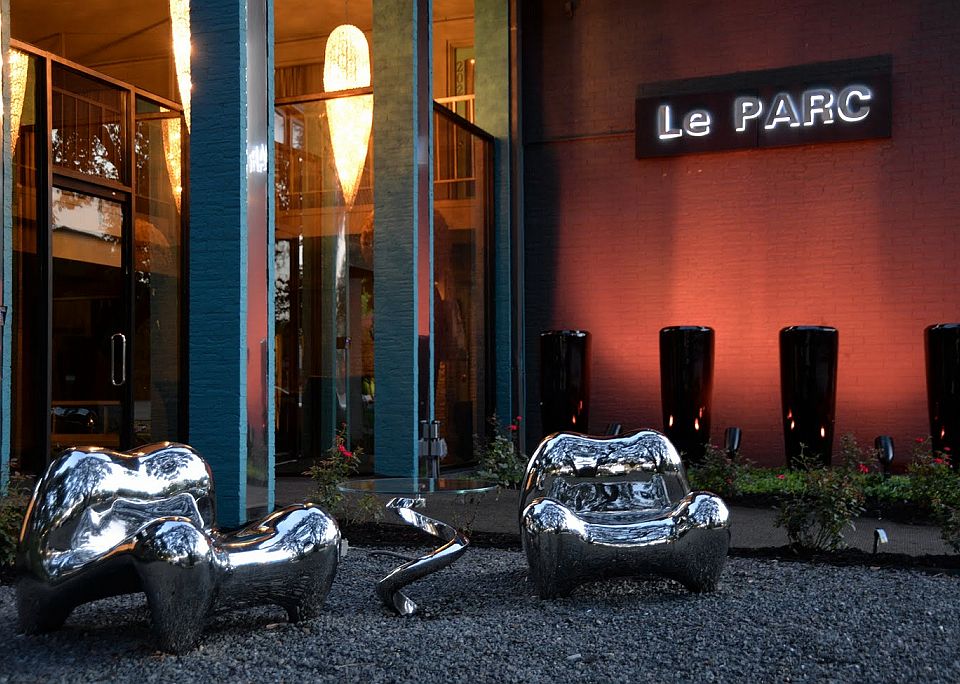 5400 Live Oak - LE PARC ENTRANCE EVENING