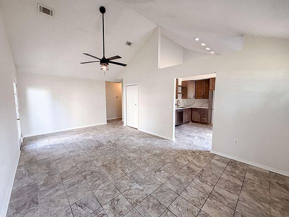 3rd image of 218 Persimmon Cir