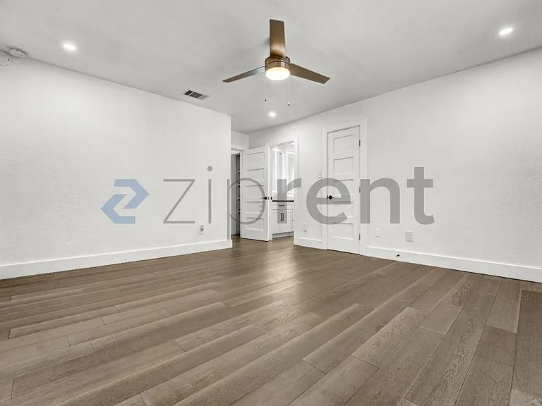3600 Alexandria Dr — Photo 21