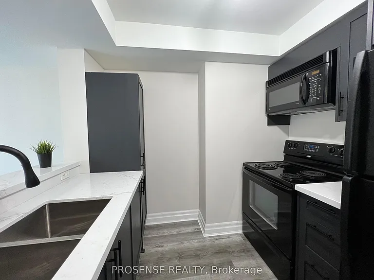 44 Bond St W #204 — Photo 15