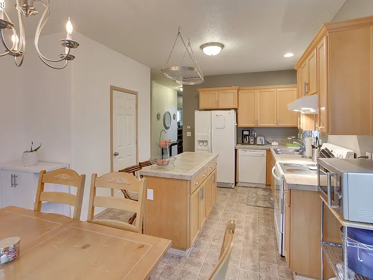 8800 N Drummond Ave — Photo 12