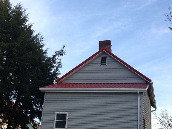 4th image of 422 Holmes Way