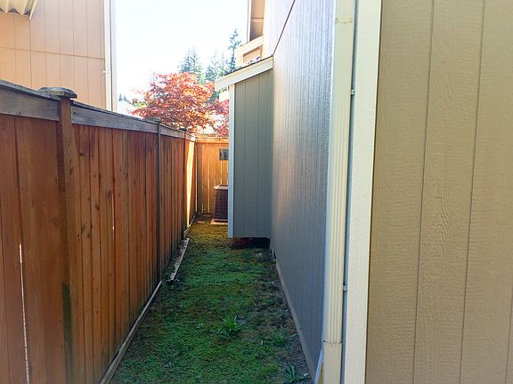 4th image of 1030 NE Beaumont Ln