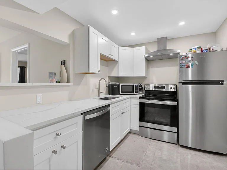 480 NW 20th St #205 — Photo 9