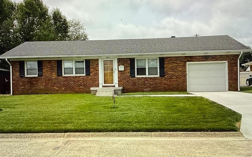 1st image of 840 Parkway Dr S