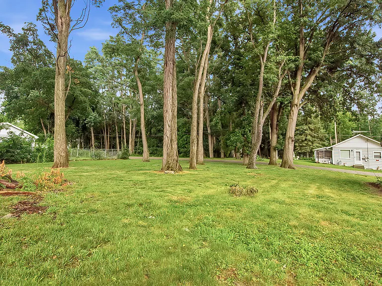 W1136 Celandine Rd — Photo 36