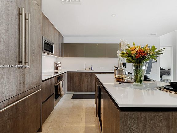 3rd image of 88 SW 7th St APT 3410