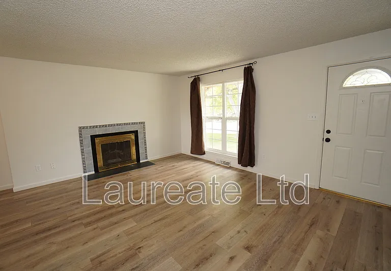 1110 Dexter St — Photo 2