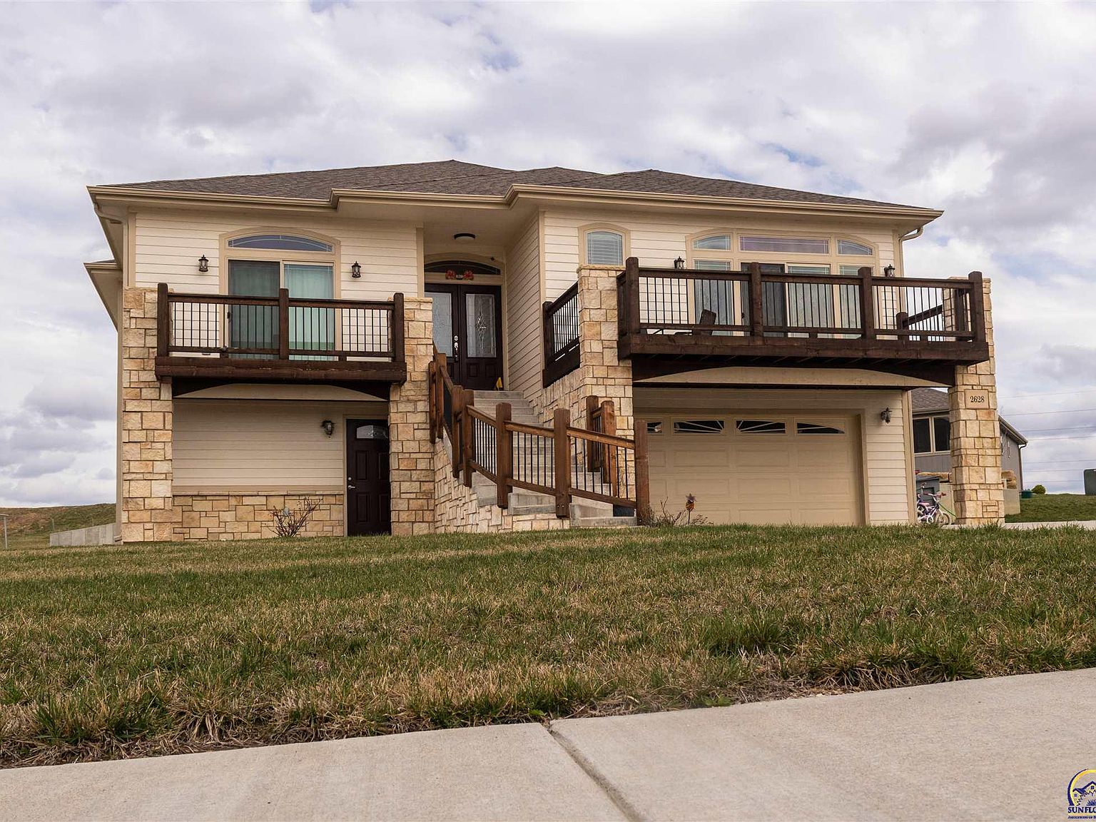 2628 Twin Lakes Dr Emporia Ks 66801 Mls 217645 Zillow