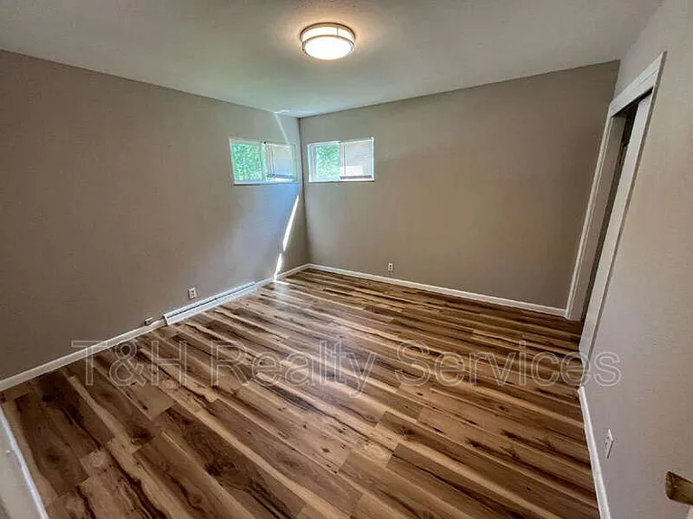 2301 W Murden St — Photo 7