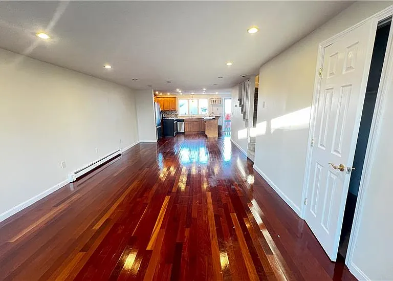 86 Atwood St — Photo 2