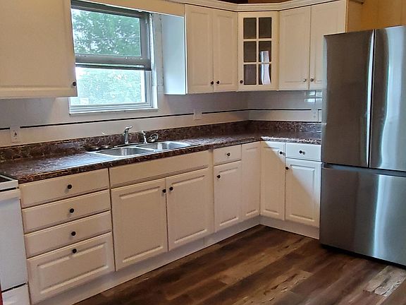 Eat-in Kitchen - New Refrigerator, Newer Glass Top Stove and Microwave, New Vinyl Plank Flooring, Ceiling Fan, Pantry Closet just off kitchen