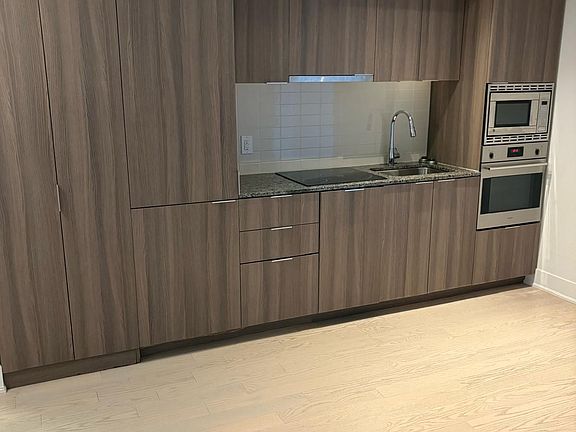 5th image of 955 Bay St #1218