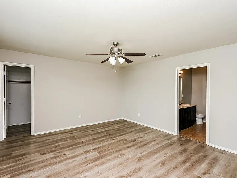 10009 Calcite Dr — Photo 10