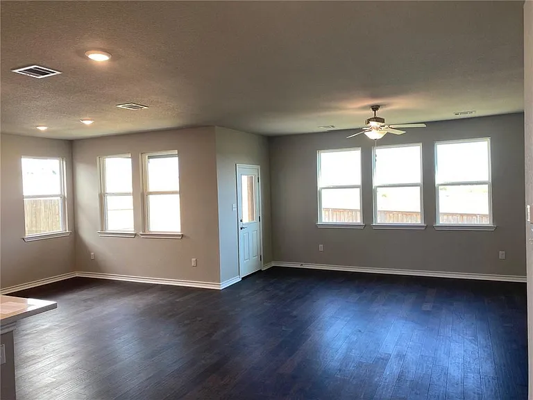 670 Pepperbark Loop — Photo 6