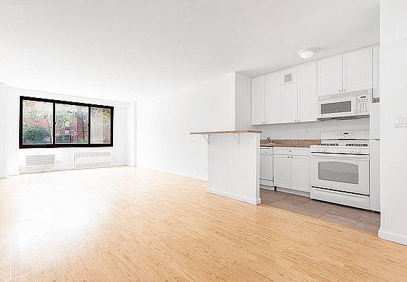 3rd image of 2186 5th Ave APT 1M