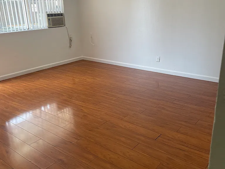 221 W Tulare Ave #Q — Photo 15