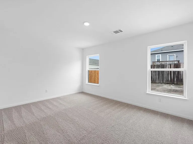 100 Captain Dooley Ln — Photo 3