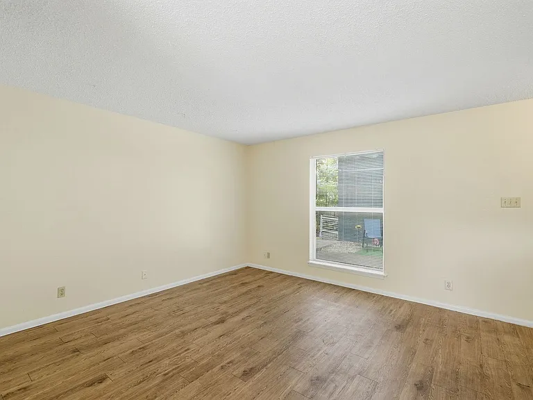 2319 Greenfield Pkwy — Photo 34