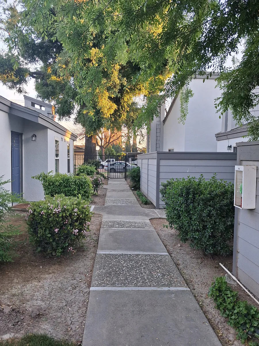 Building Photo - 1313 Floyd Ave #112