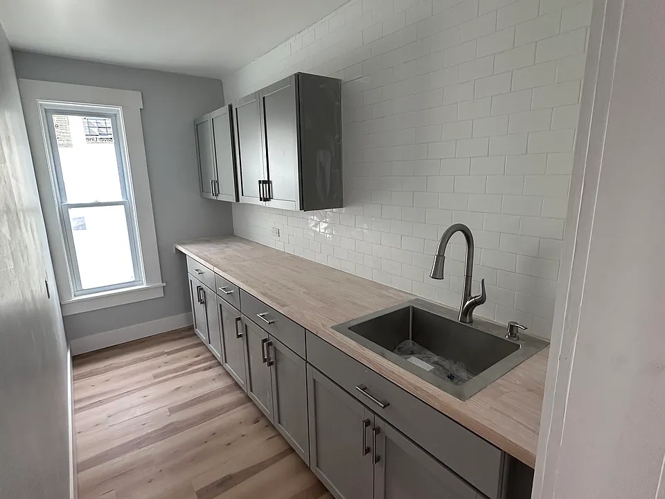 246 Grove St #3
