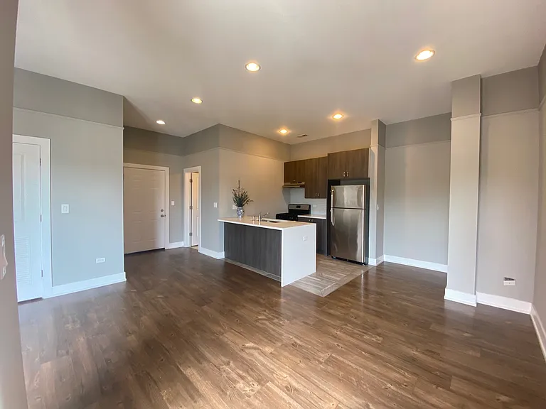 5911 N Northwest Hwy #205 — Photo 3