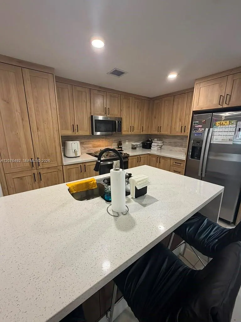 5 bed, 3.0 bath, 1810 sqft, $3,650 — Photo 3