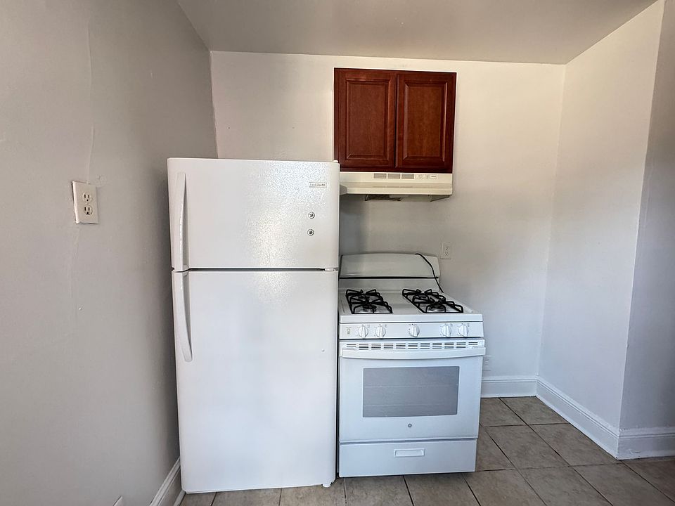 1st image of 130 W 47th St #32E