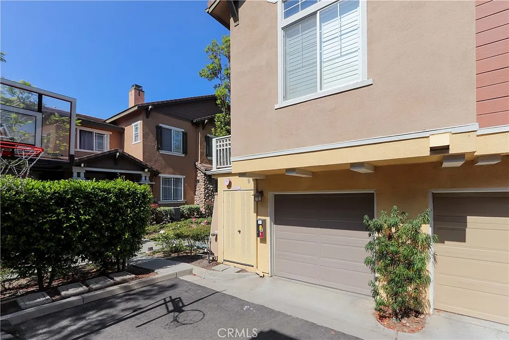 2 bed, 1388 sqft, $3,600 — Photo 3