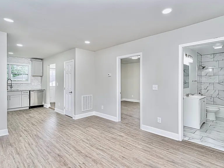 115 Sterling St — Photo 5