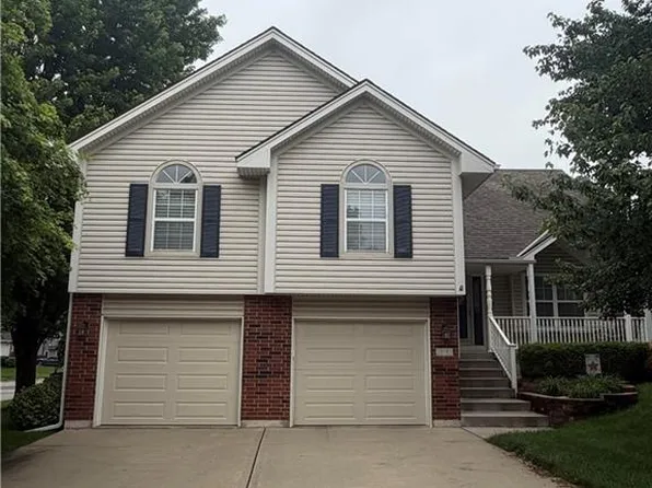 212 SE Bingham Dr, Lees Summit, MO 64063