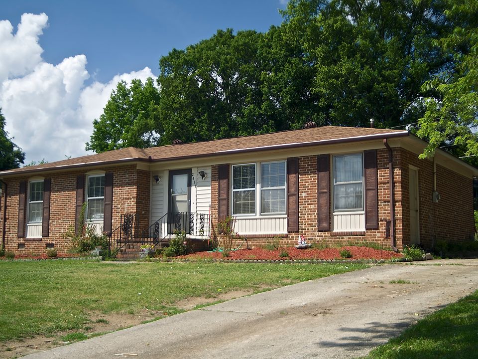 Brick Ranch, Paved Drive