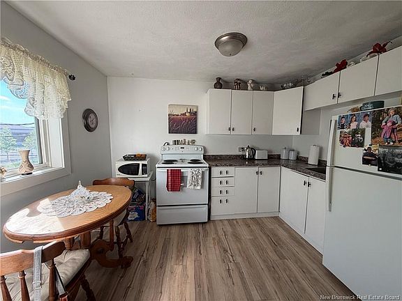 5th image of 374 Acadie Ave