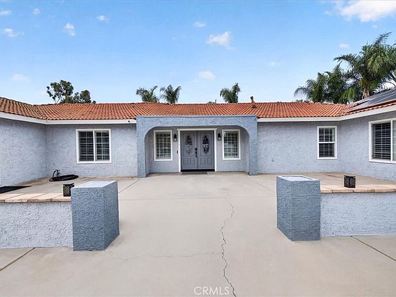 3rd image of 16435 Lois Ln