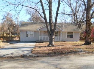 1005 S 49th Dr, Kansas City, KS 66106