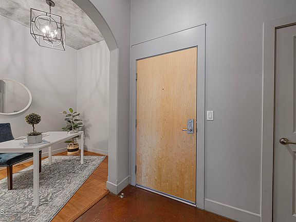 4th image of 840 E Green St Unit 124
