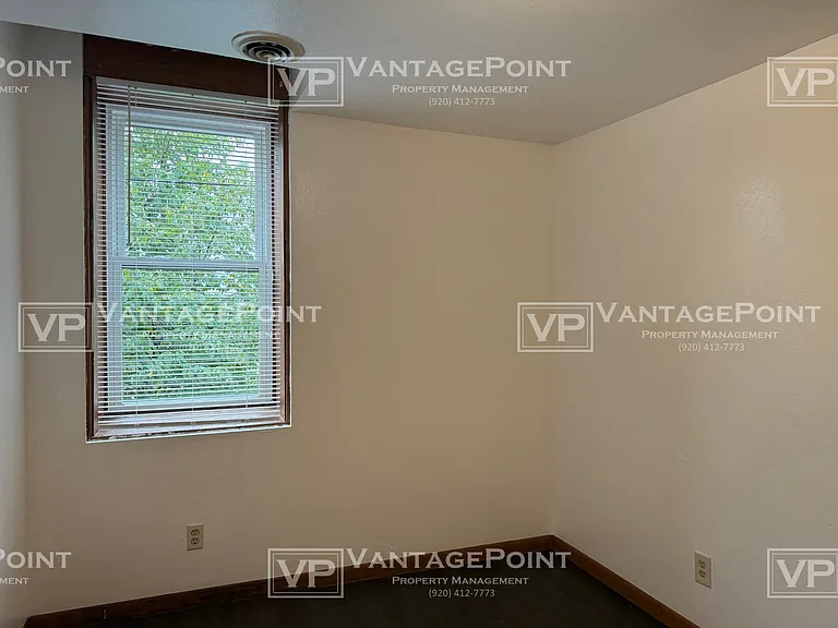 417 Dousman St #7 — Photo 8