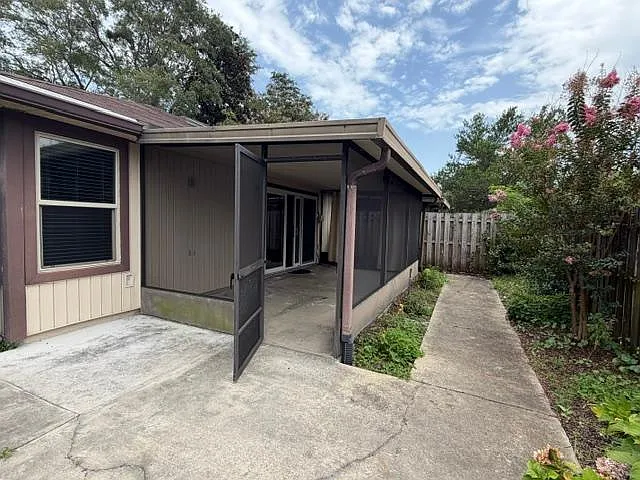 2360 Ironstone Dr E — Photo 5
