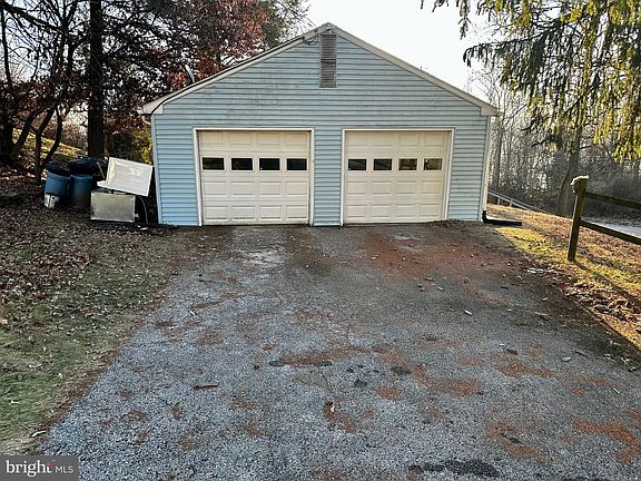 3rd image of 5 Adams Dr