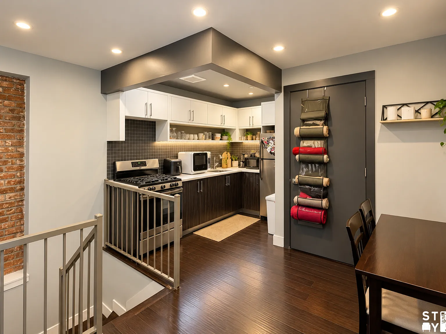 444 Franklin Ave — Photo 2