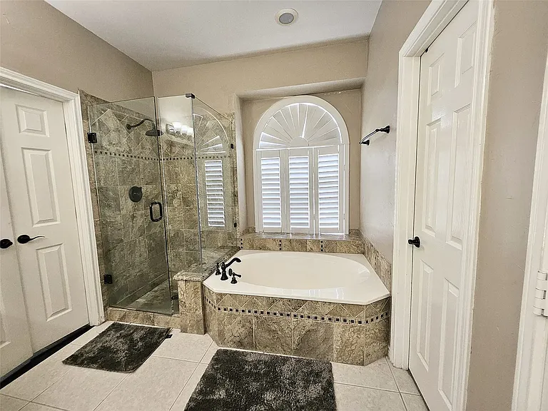Ambrose Dr — Photo 13