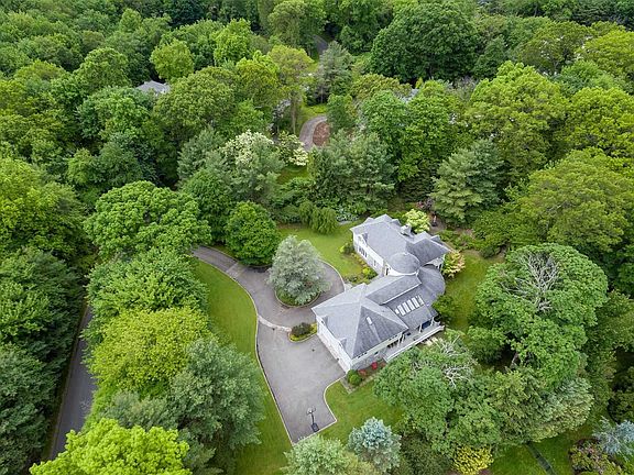 2nd image of 8 Evans Dr