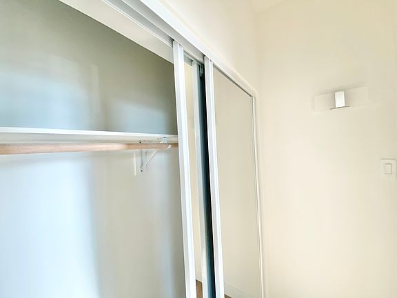 5th image of 974 S Gramercy Pl APT 301