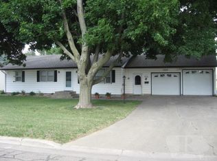 1524 Chestnut St, Hull, IA 51239