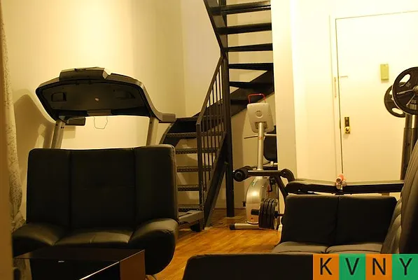 Rented by KVNY Soho | media 41