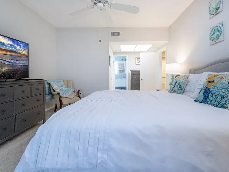 5920 Driftwood Ave — Photo 12